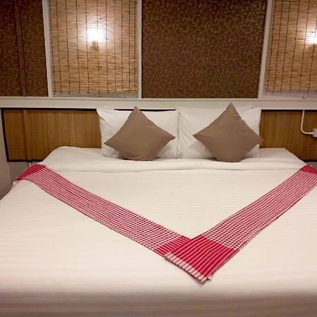 Thousand-Ten Thousand Hotel بانكوك المظهر الخارجي الصورة