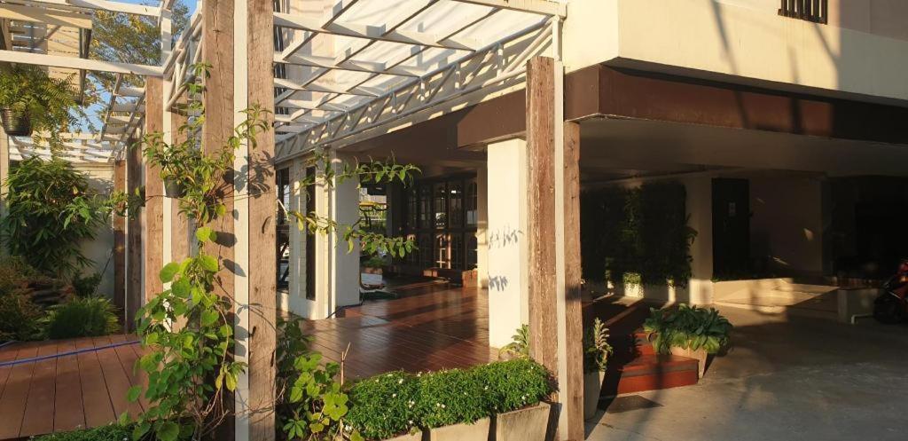 Thousand-Ten Thousand Hotel بانكوك المظهر الخارجي الصورة